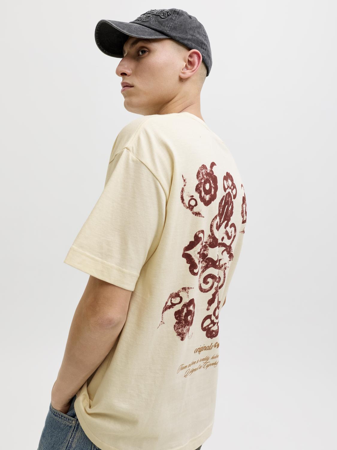 model_shot-creative